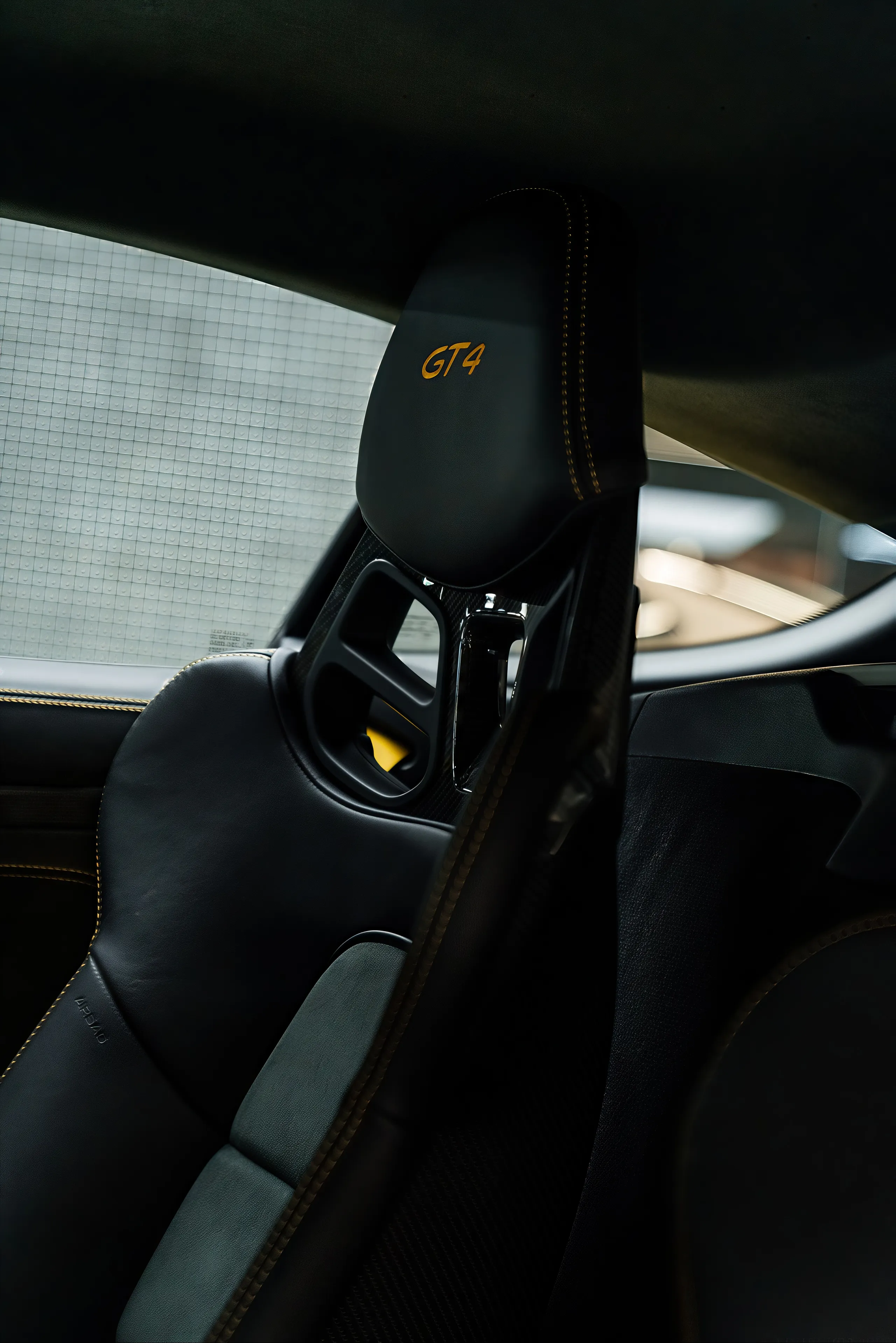 Porsche 718 Cayman GT4 · 4