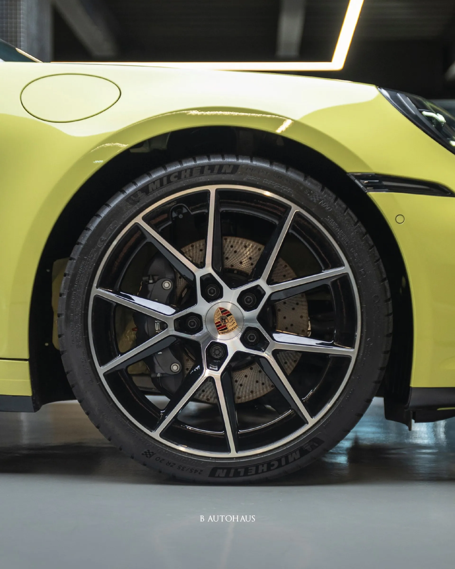 Porsche 911 Carrera Cabriolet · 5
