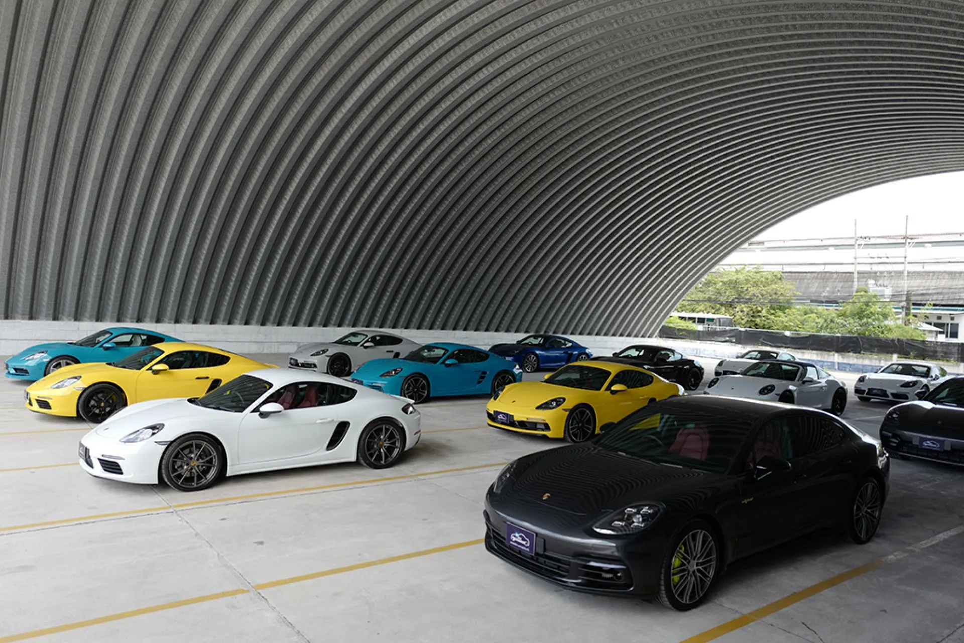 Porsche on the roof · 3