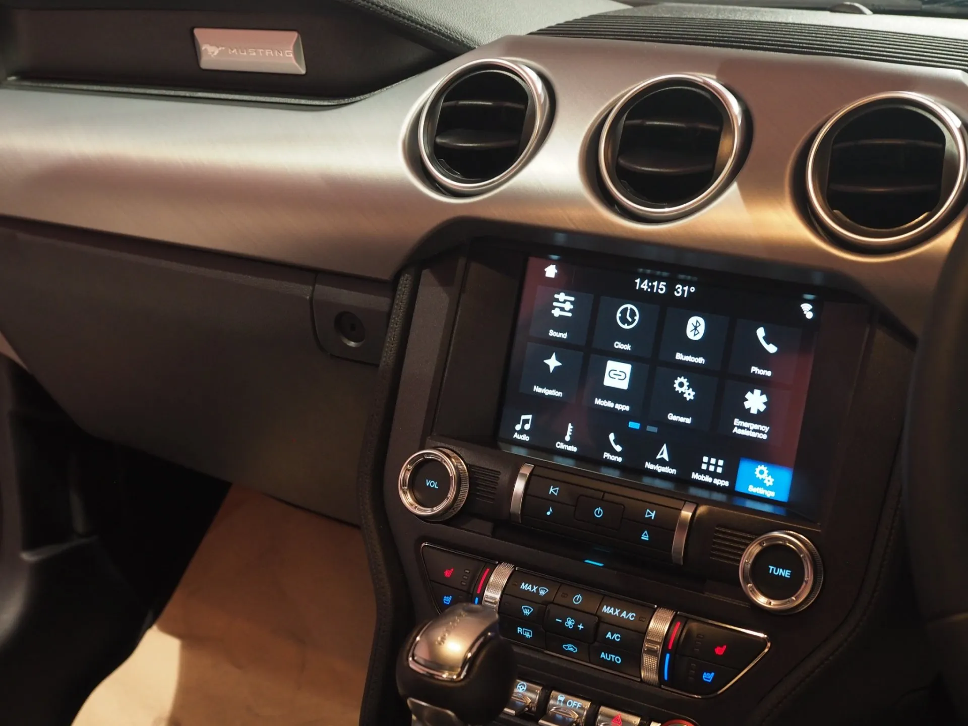 Ford Mustang · 3