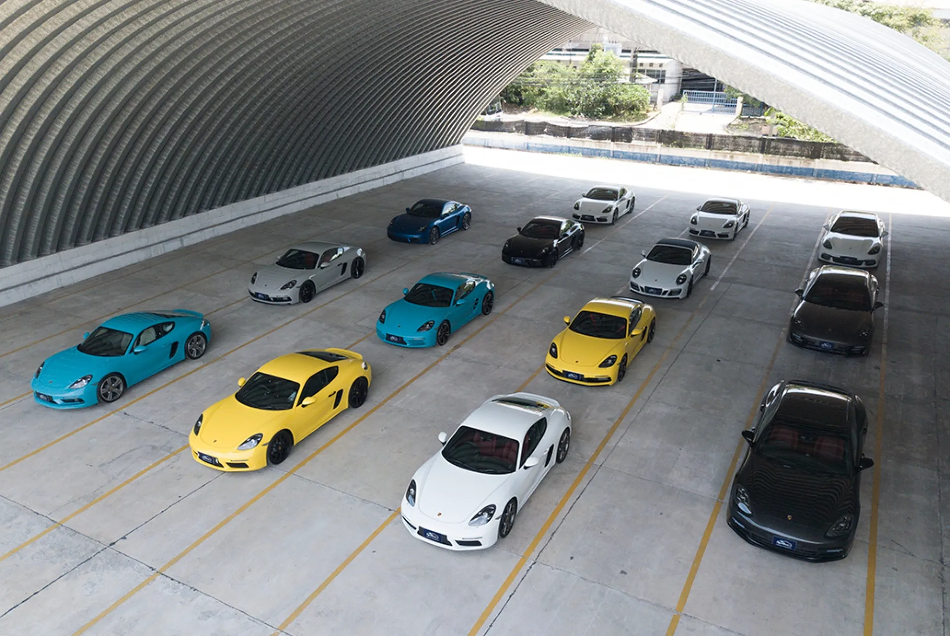 Porsche on the roof · 5