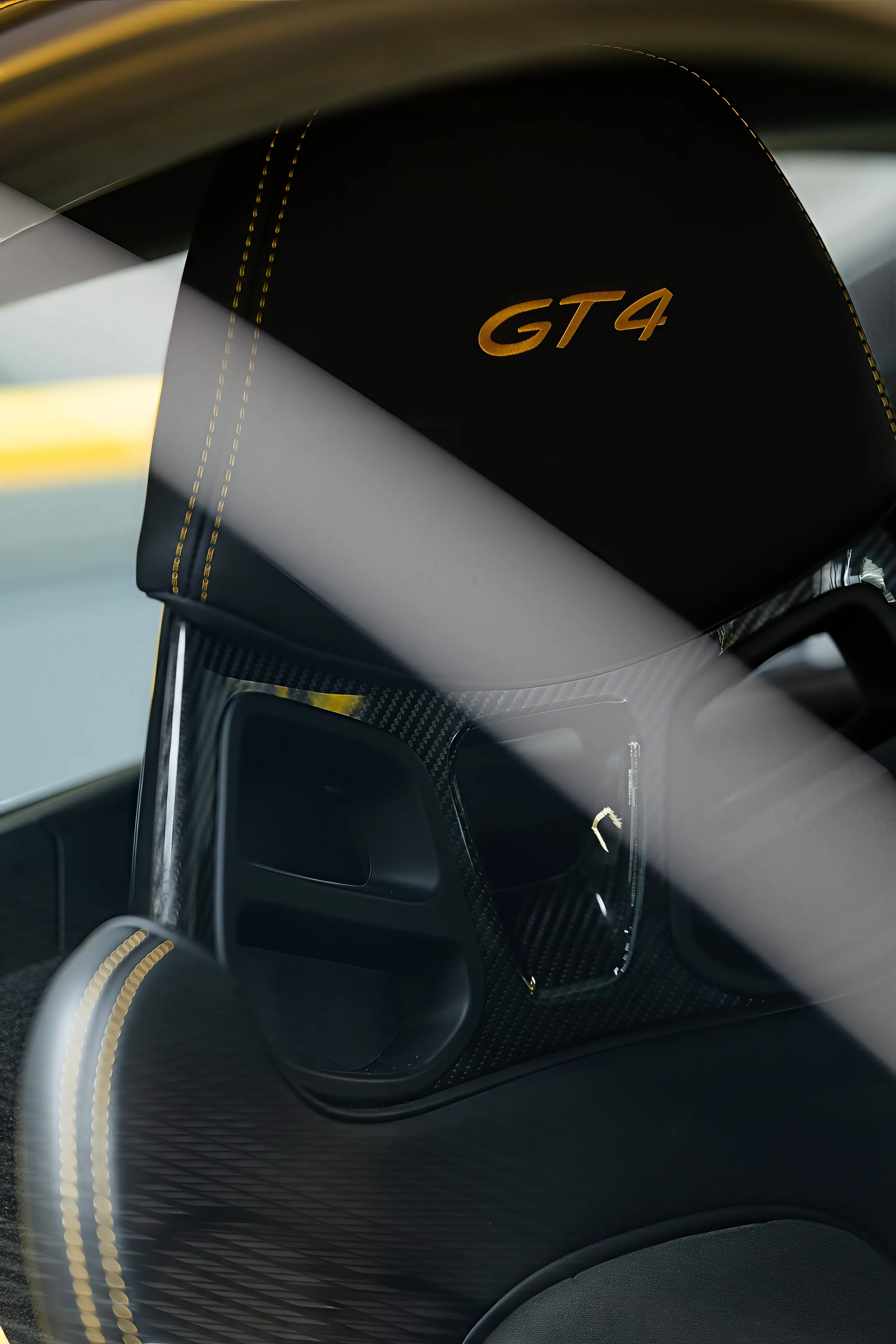 Porsche 718 Cayman GT4 · 9