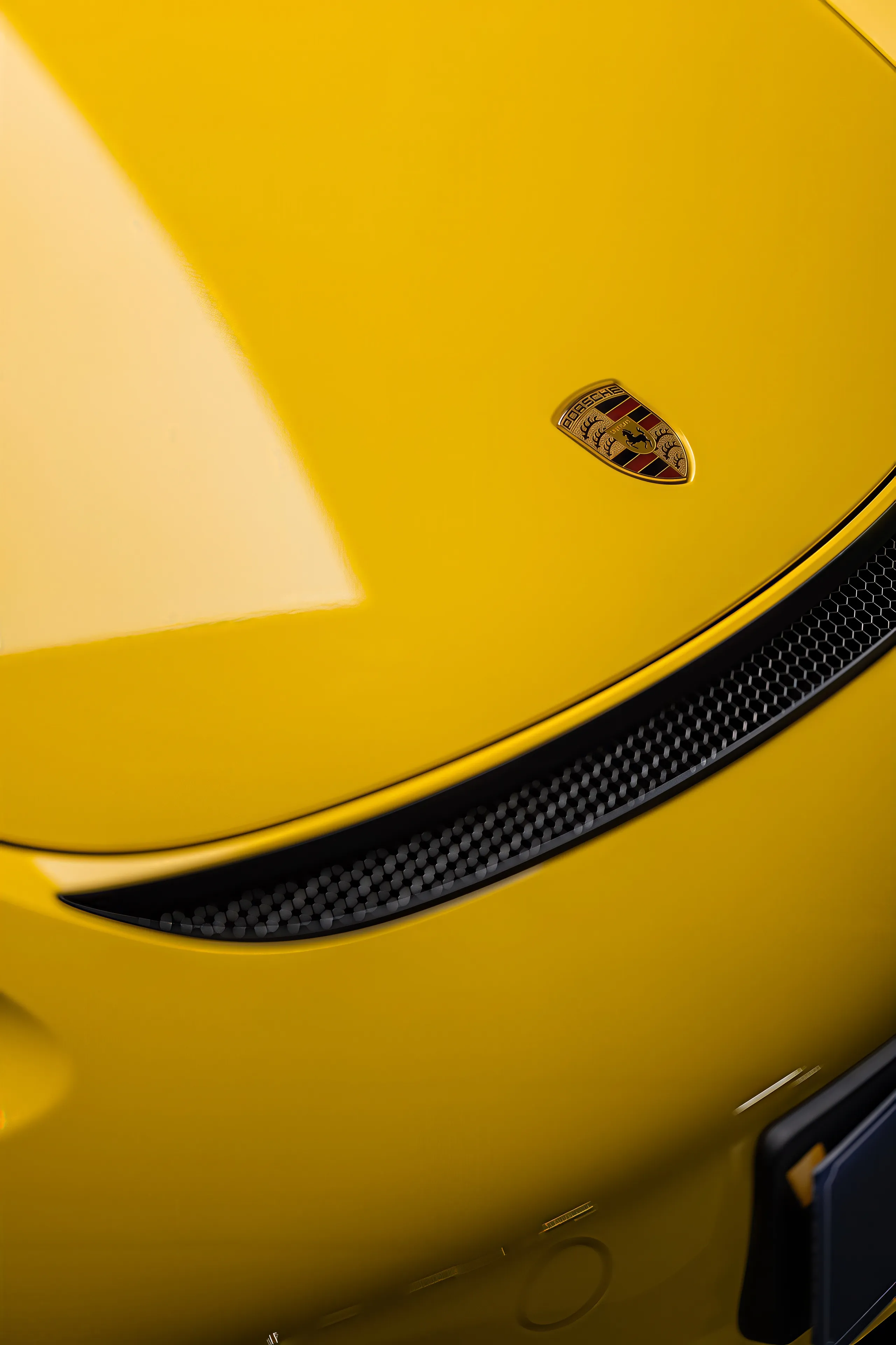 Porsche 718 Cayman GT4 · 12