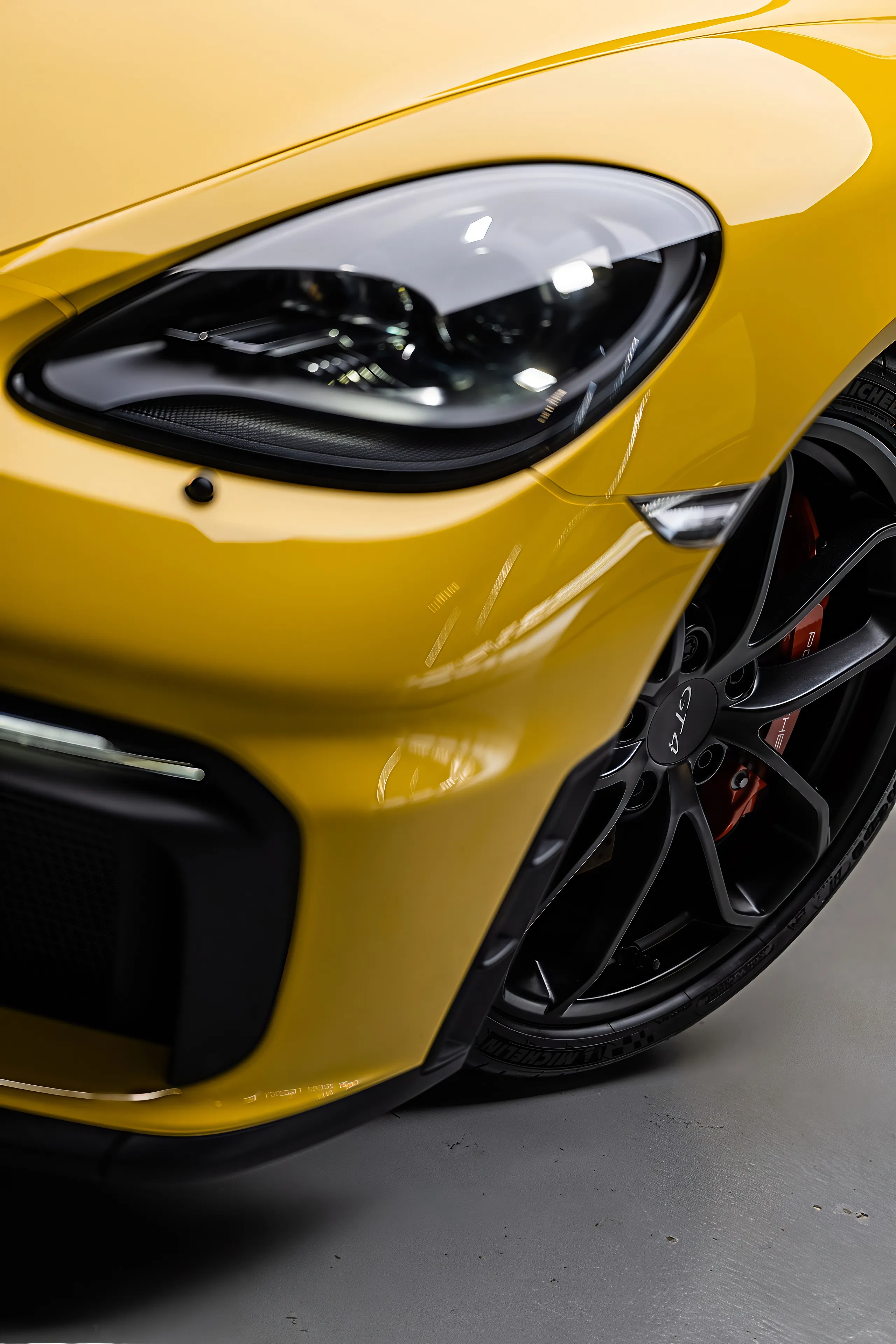 Porsche 718 Cayman GT4 · 13