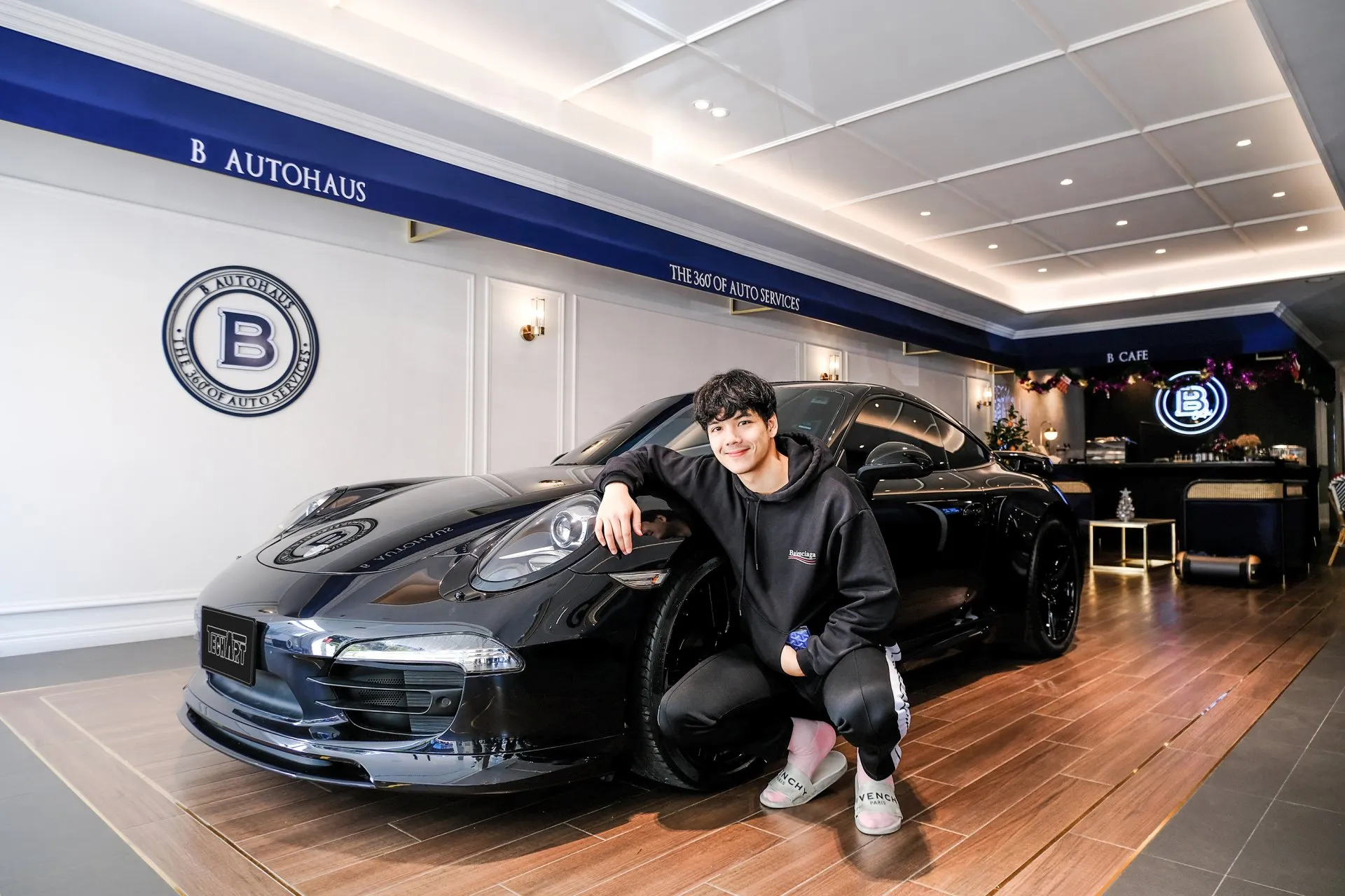 B Autohaus customers · 4