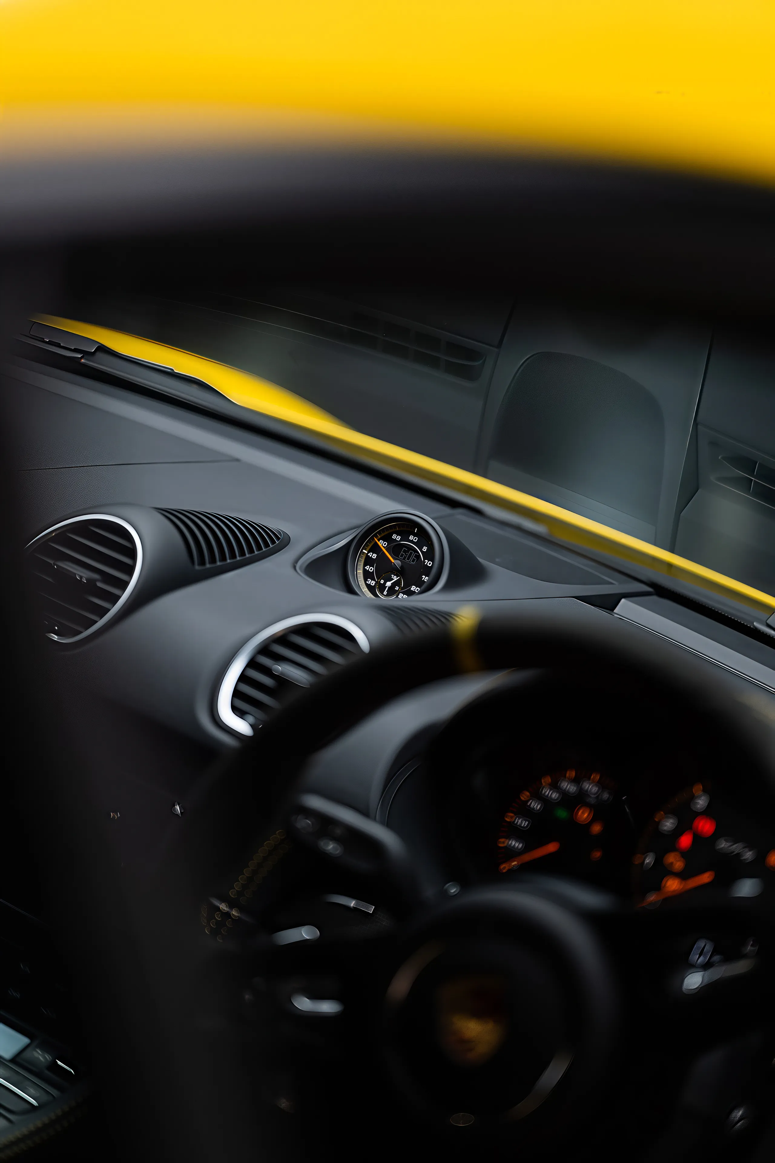 Porsche 718 Cayman GT4 · 16